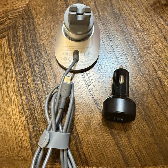 Belkin MagSafe Compatible Car Charger For Vent Mount and USB-C charger - Picture 2 of 2